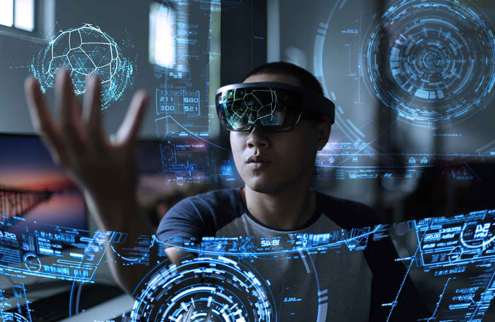 Virtuali realybė (VR) ir papildyta realybė (AR): taikymas ir perspektyvos